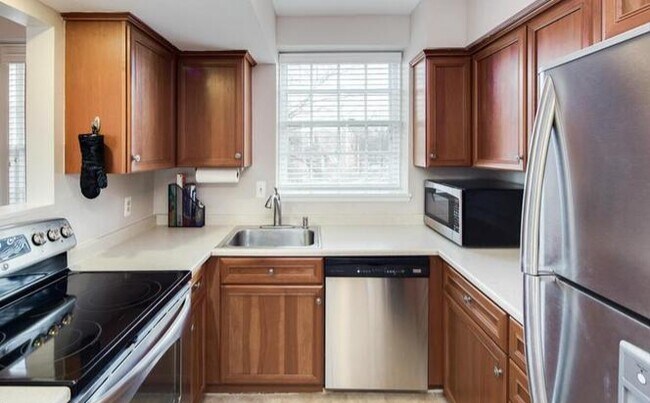 Building Photo - 3880 Porter St NW