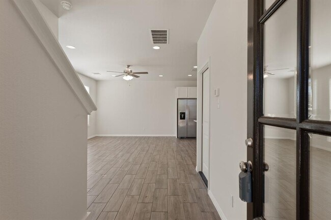 Foto del edificio - 700 W 6th St