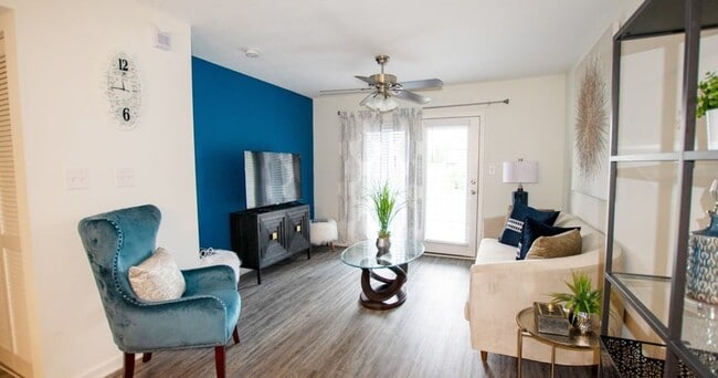 Foto del edificio - The Champion at Bluegrass Apartments