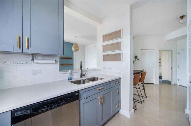 Building Photo - 2600 SW 27th Ave