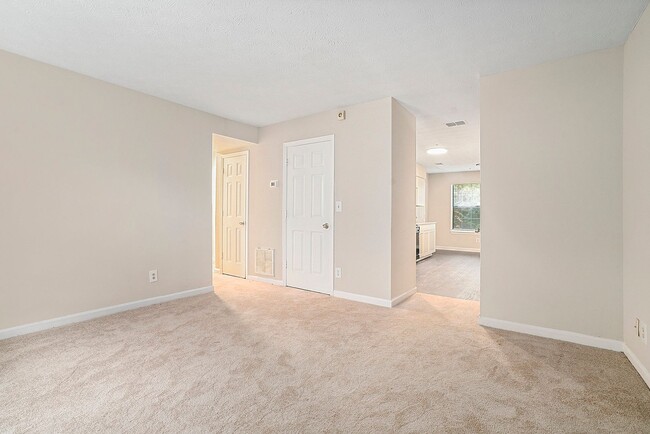 Building Photo - Newly Renovated 2BR/2BA Condo!