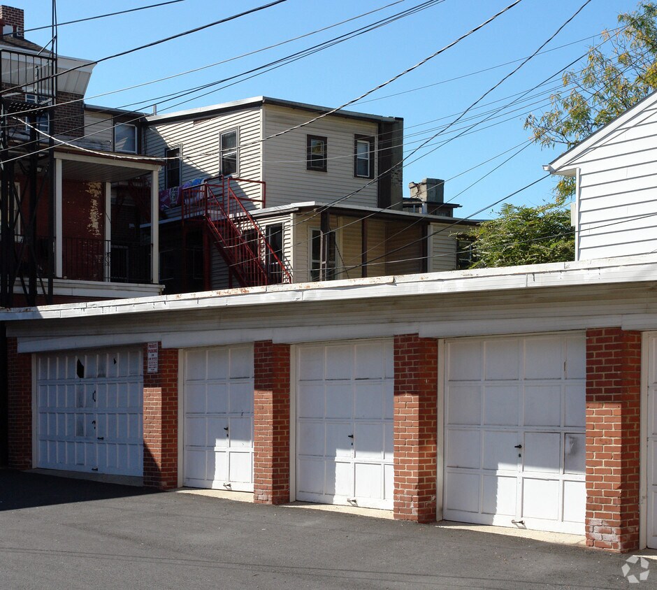 Building Photo - 221 N 9th St