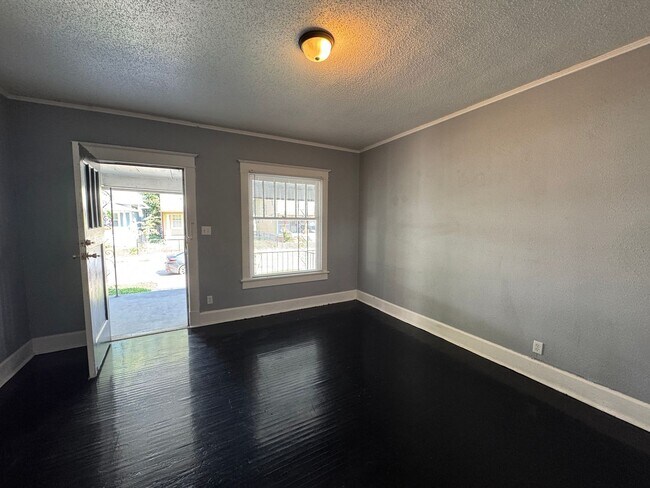 Foto del edificio - 3132 Broadway St