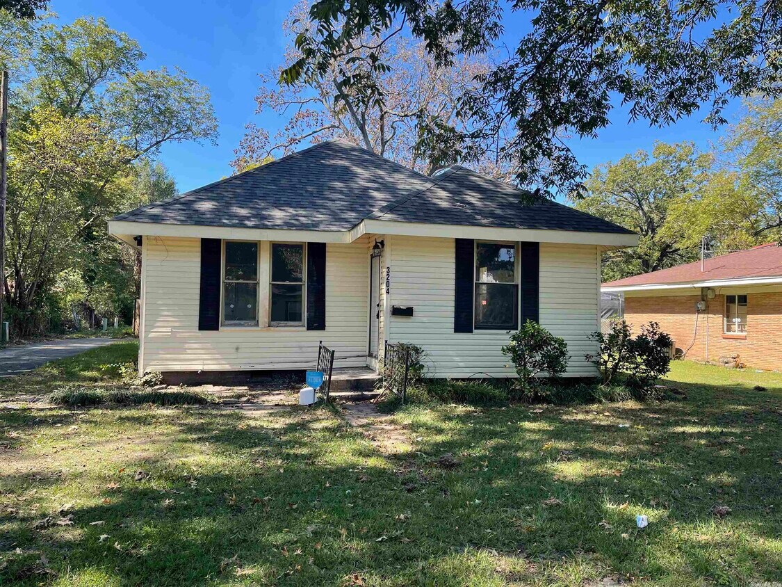 Primary Photo - 3204 S Linden St