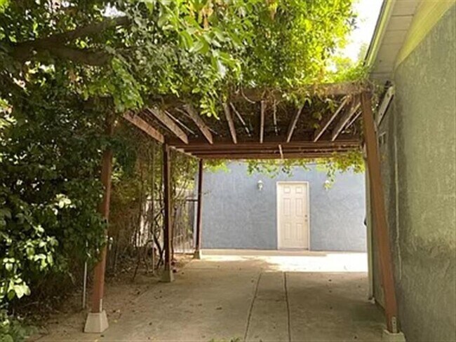 Foto del edificio - 5820 Calvin Ave
