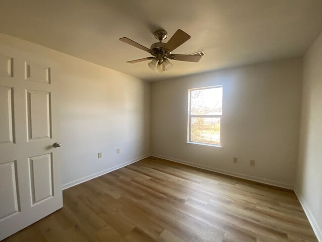 Building Photo - Remodeled 3 Bedroom Home near St Bernard's Hospital