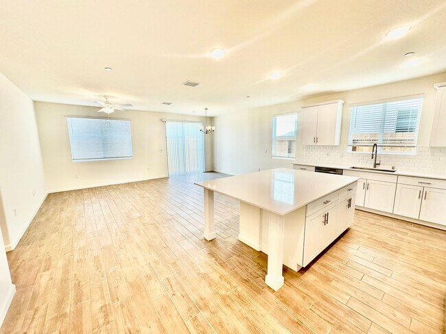 Building Photo - Gorgeous 4/2 Wilson home in the highly desirable Riverstone Community!