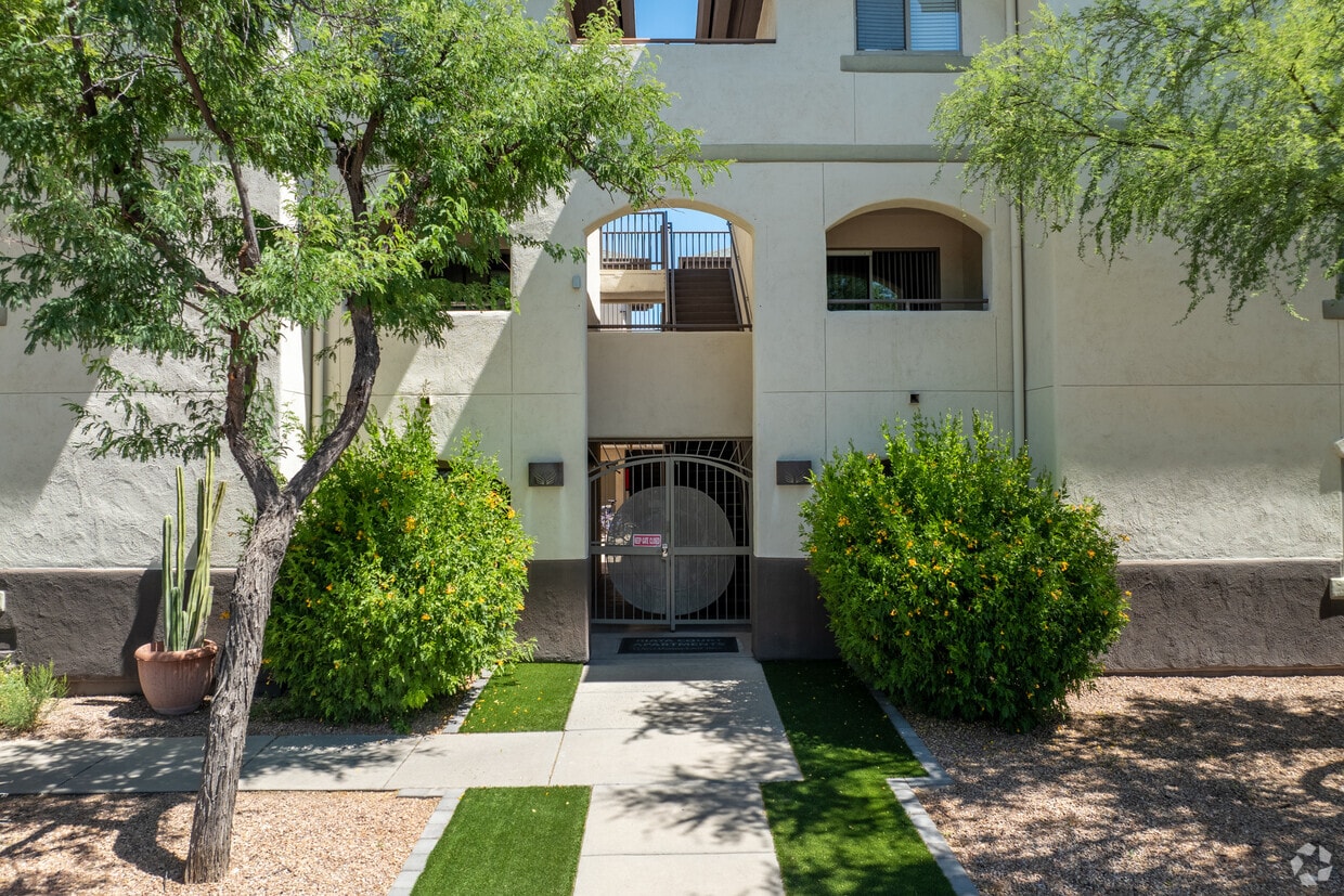 Riata Court Apartments - Riata Court Apartments