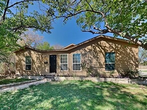 Building Photo - 403 Goodyear St