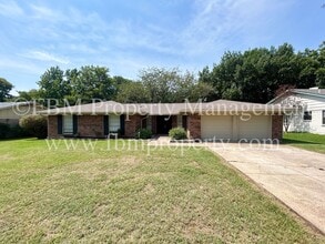 Building Photo - 2409 Linda Dr