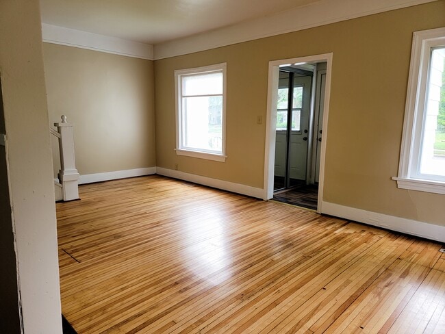 Foto del edificio - 623 Deyo Ave