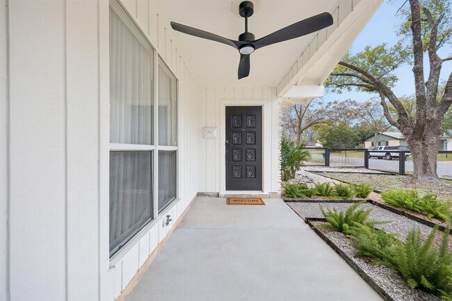 Building Photo - 8505 Spearman Dr