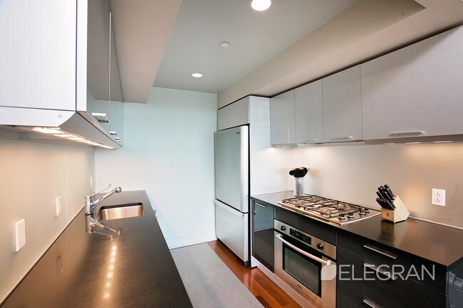 Foto del edificio - 350 W 42nd St