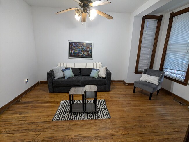 Living Room - 1837 W Addison St