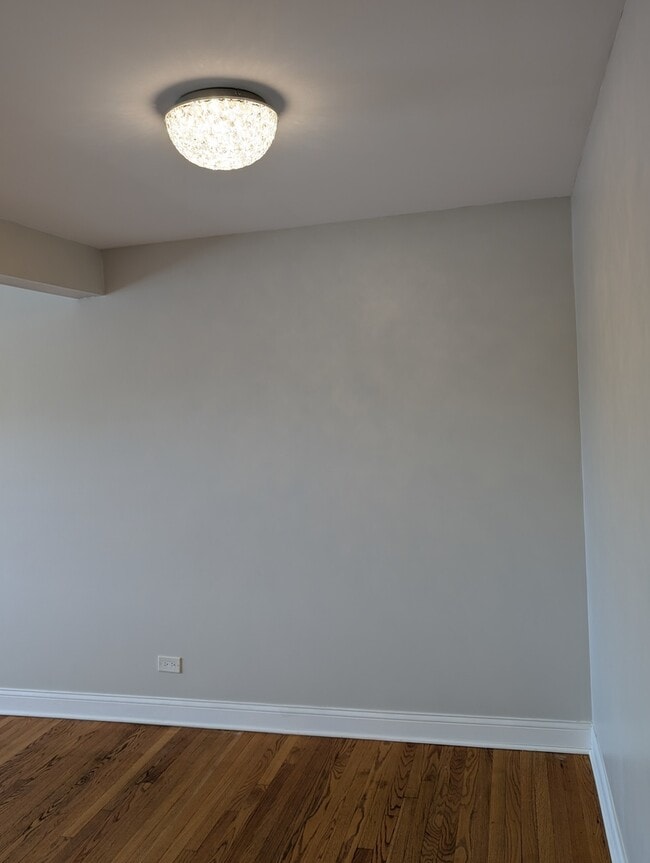 Building Photo - 9216 Seymour Ave