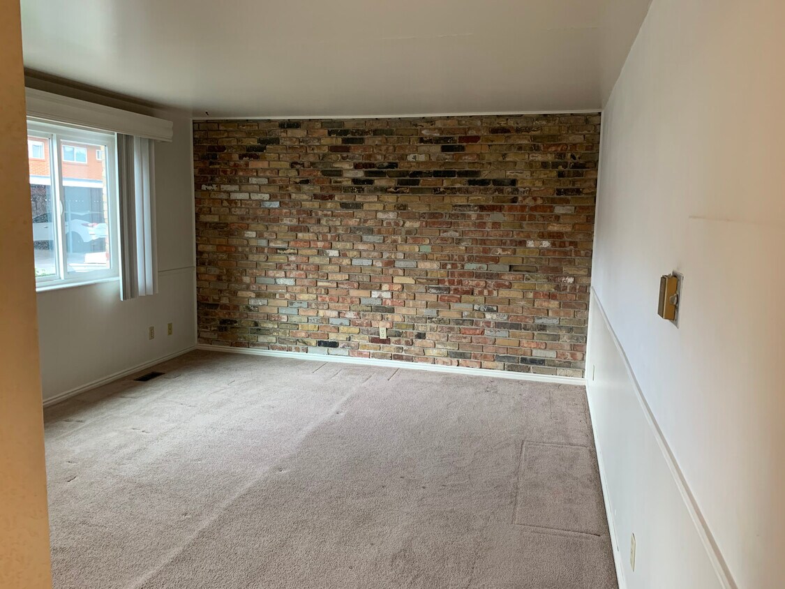 Main Room/Living Room - 2220 E Murray Holladay Rd