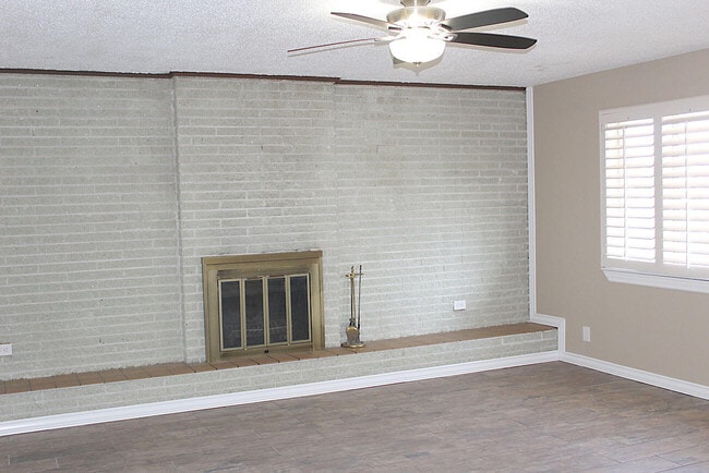 Building Photo - 3330 Wedgewood Dr