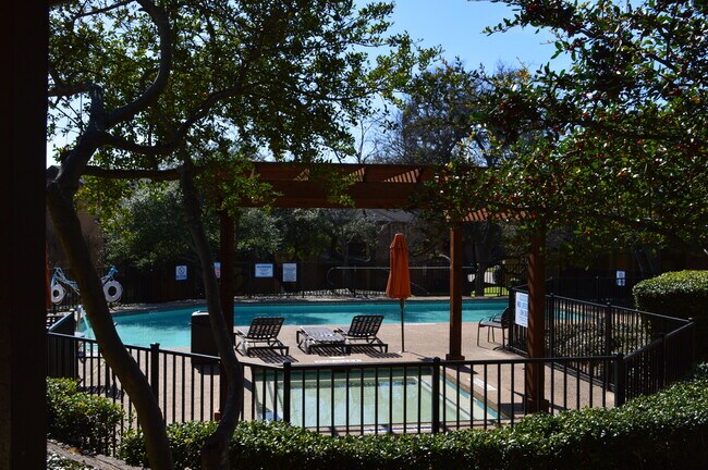 overton park apartments