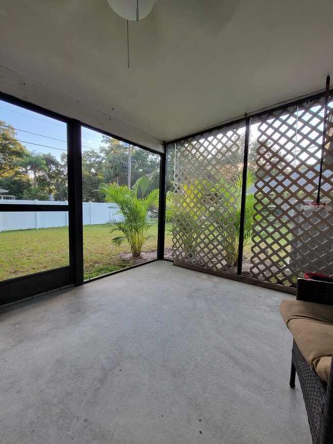 Screened in Lanai - 181 Dartmouth Rd