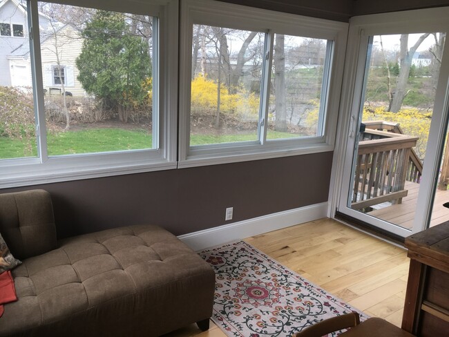 Building Photo - Furnished 3 Bedroom Rental Near the Water