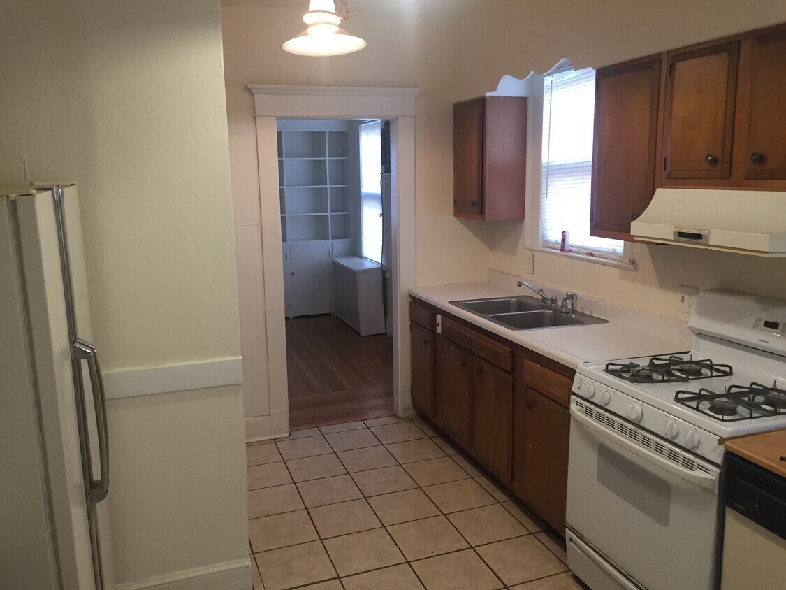 Primary Photo - 162 Elm St