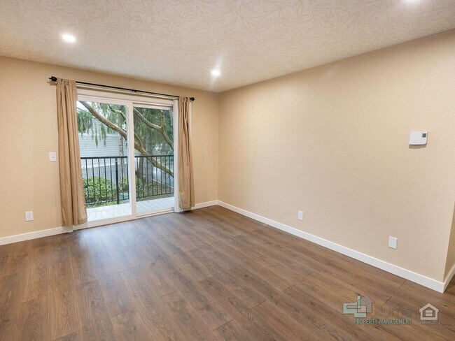 Foto del edificio - 1 BEDROOM/ 1 BATH BEAUTY!!!