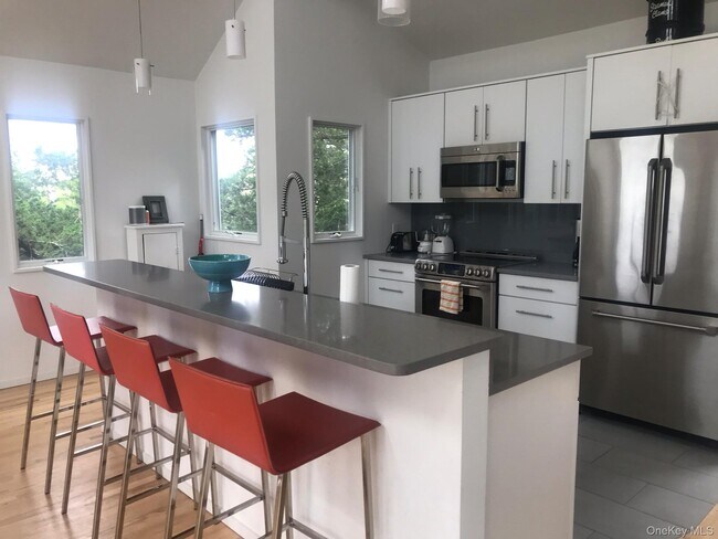 Foto del edificio - 42 Evergreen Ave