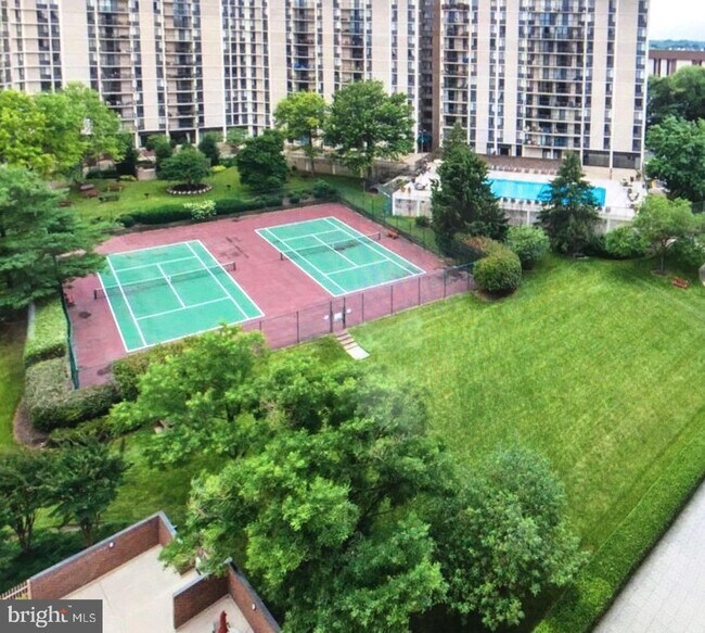 Foto del edificio - 6800 Fleetwood Rd