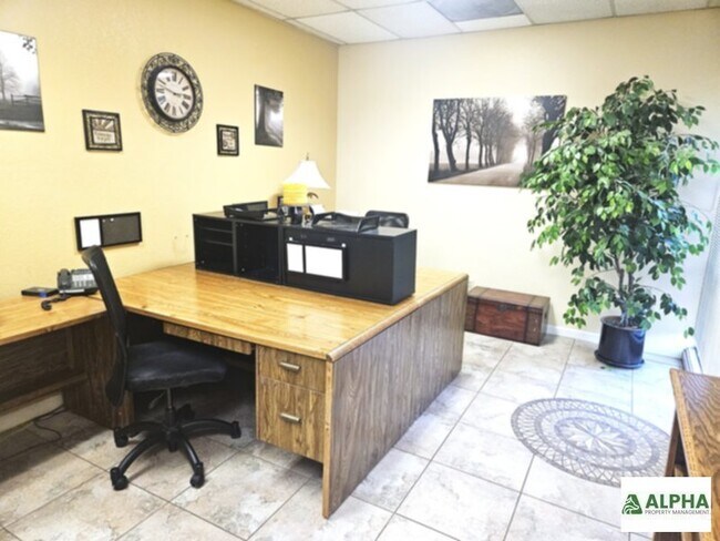 Building Photo - Commercial Lease , Fully furnished