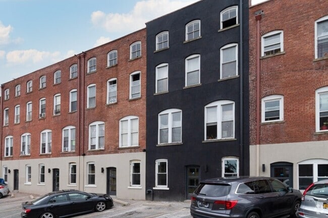 Building Photo - The 211 Luxury Lofts
