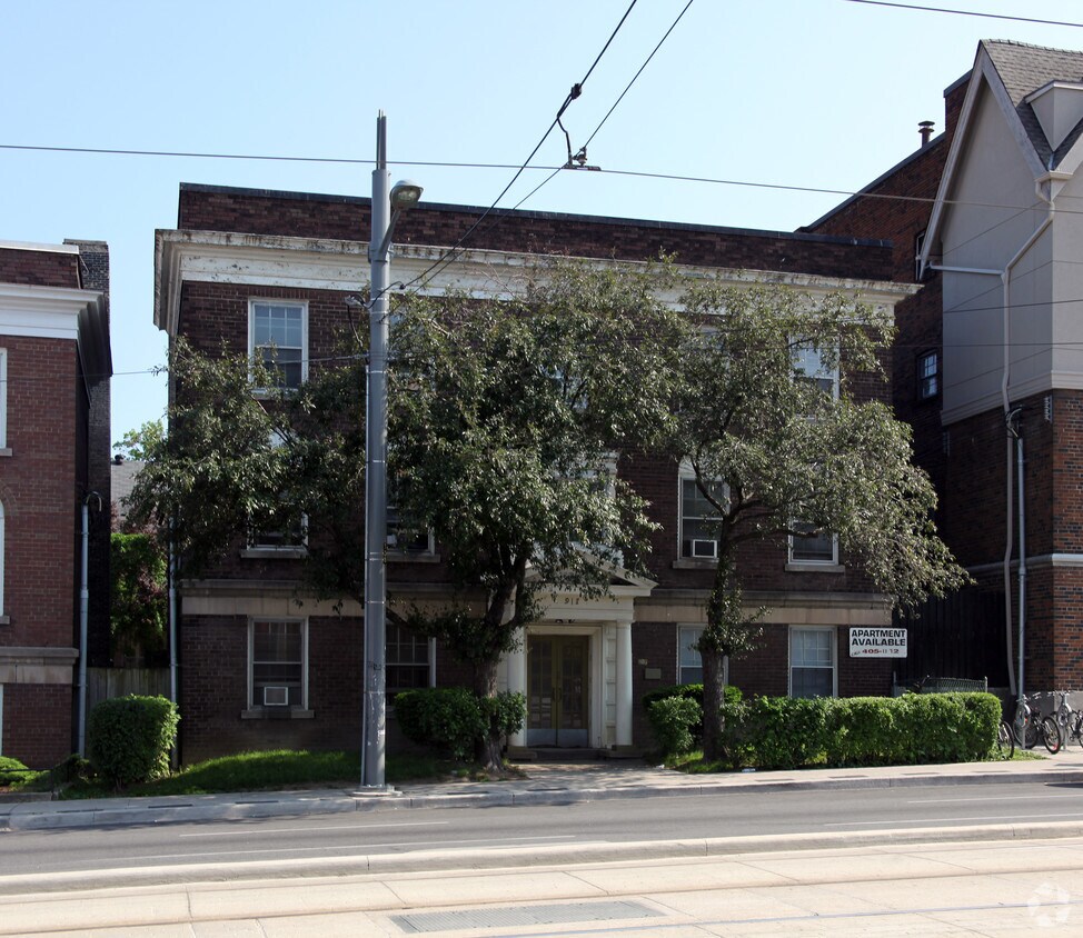 Photo du bâtiment - 917 St Clair Ave W