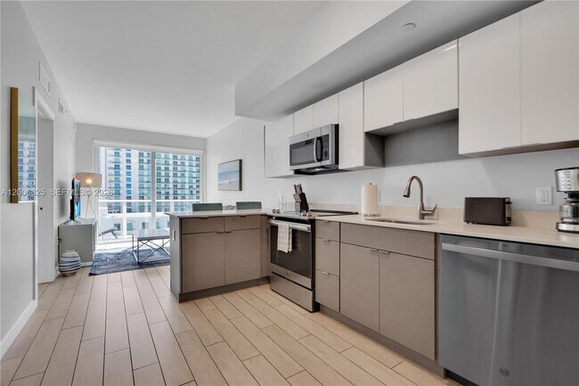 Foto del edificio - 321 NE 26th St