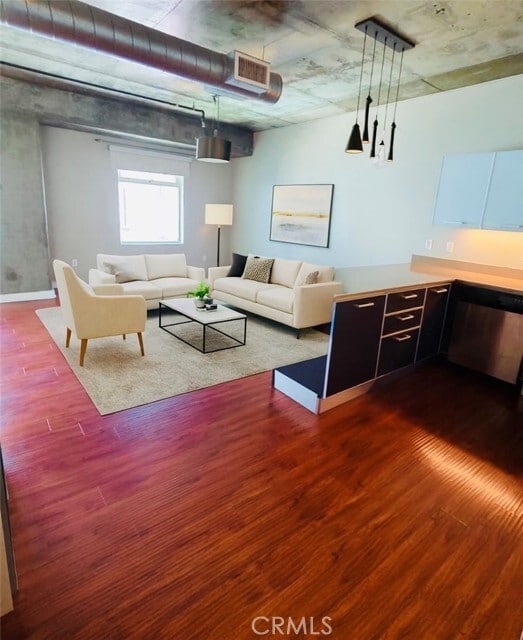 Foto del edificio - 645 E 9th St
