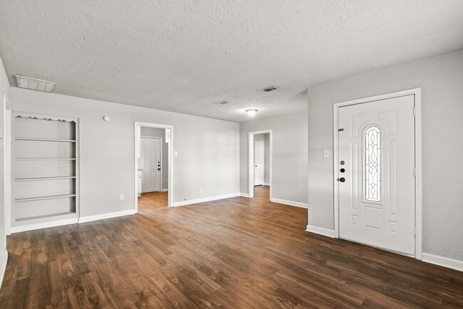 Building Photo - 911 Patsy Dr