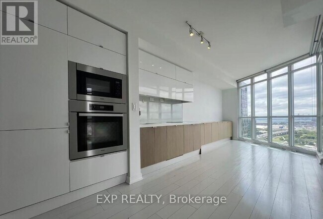 Photo du bâtiment - 21 Iceboat Terr