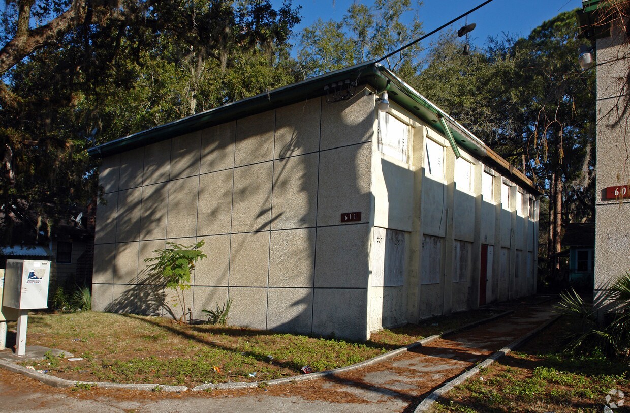 Primary Photo - 611 Woodbine St