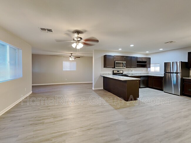 Foto del edificio - 2241 W Hartford Ave