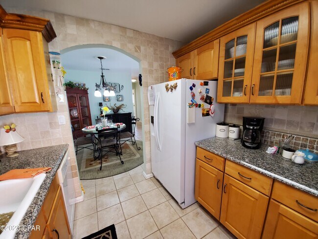 Foto del edificio - 2100 W Beach Dr