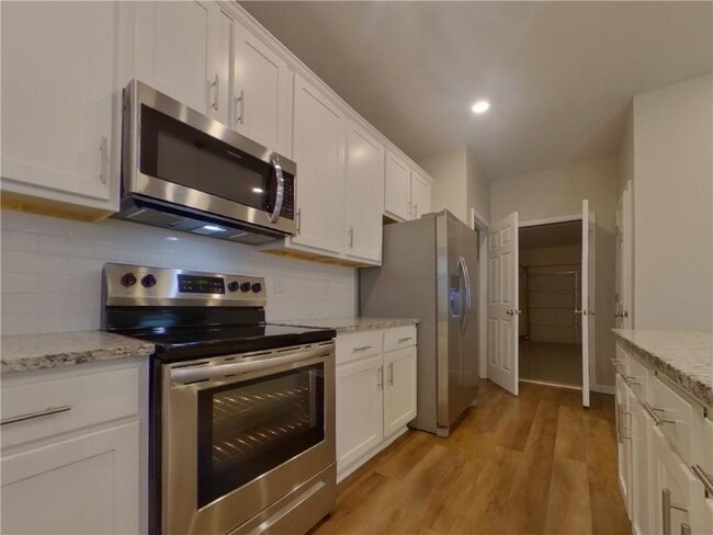 Building Photo - 2977 McKenzie Dr