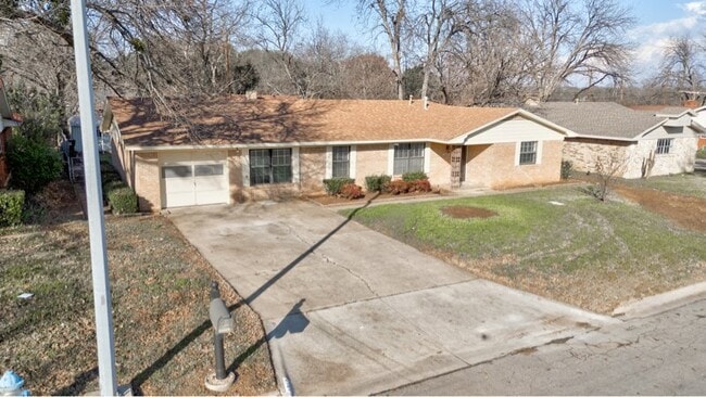 Photo - 1212 Tulane Dr House