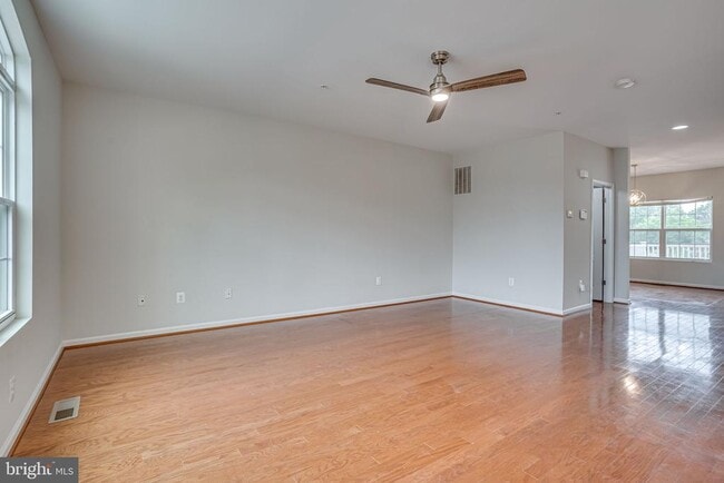 Building Photo - 2895 Sedgemore Pl