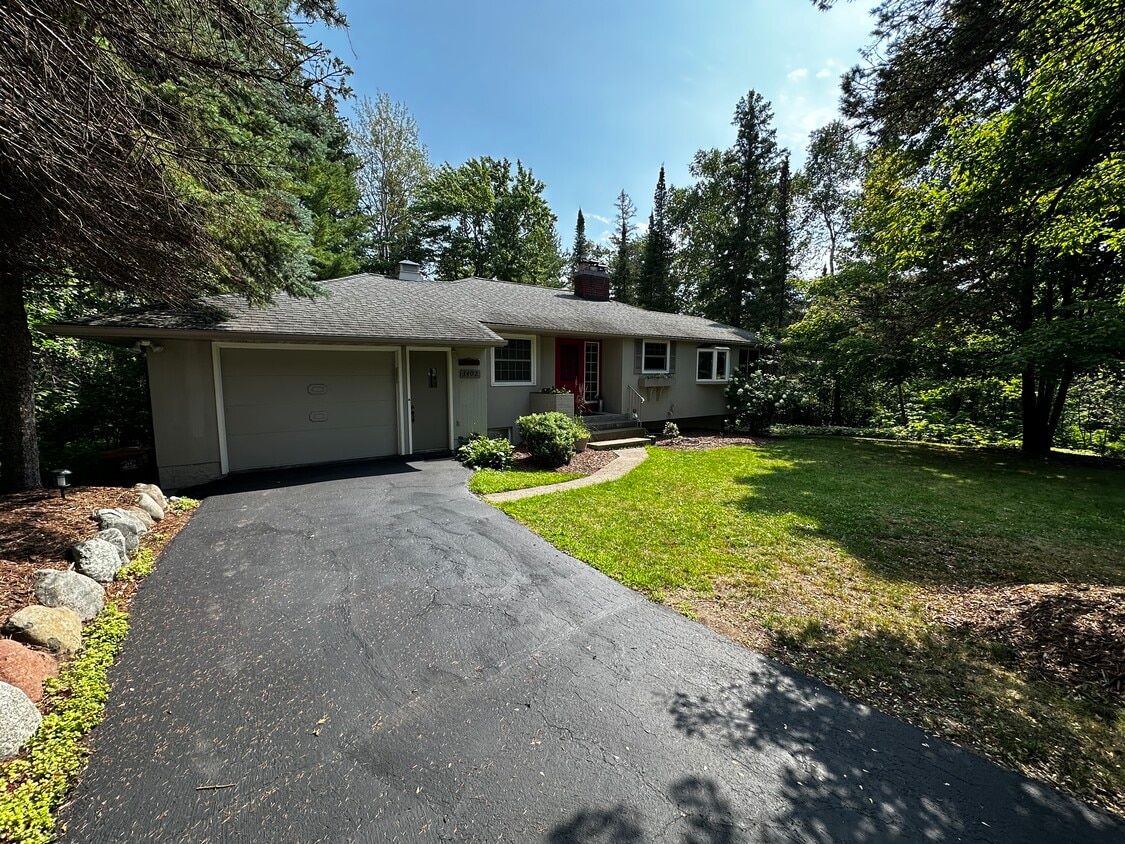Primary Photo - 3402 E Superior St