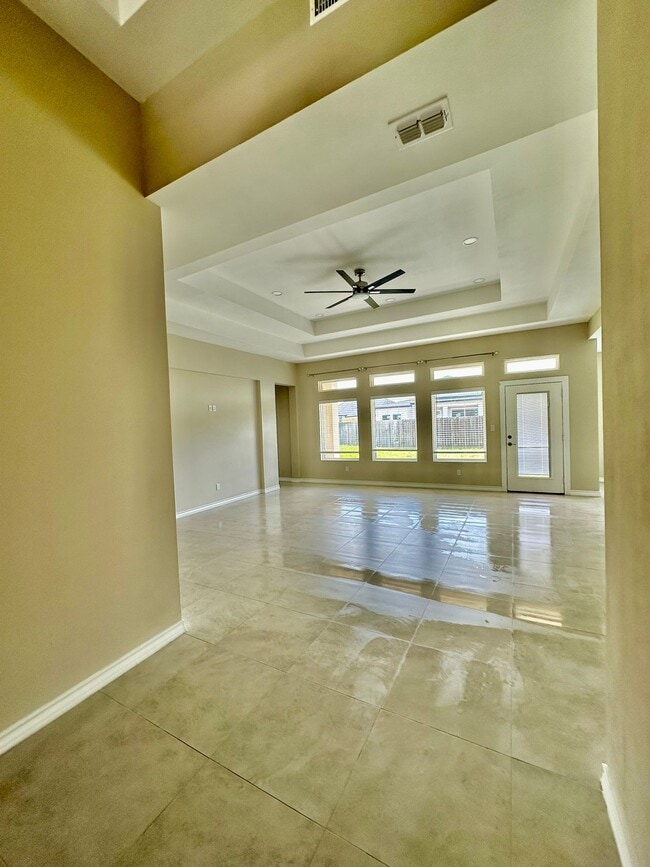 Foto del edificio - 5439 Barbwire Ln