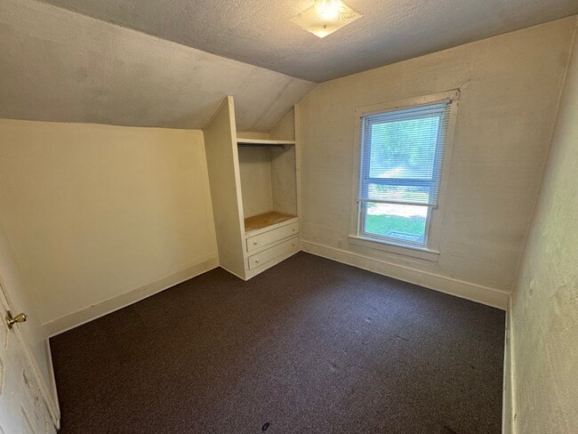 Building Photo - 428 Niagara St