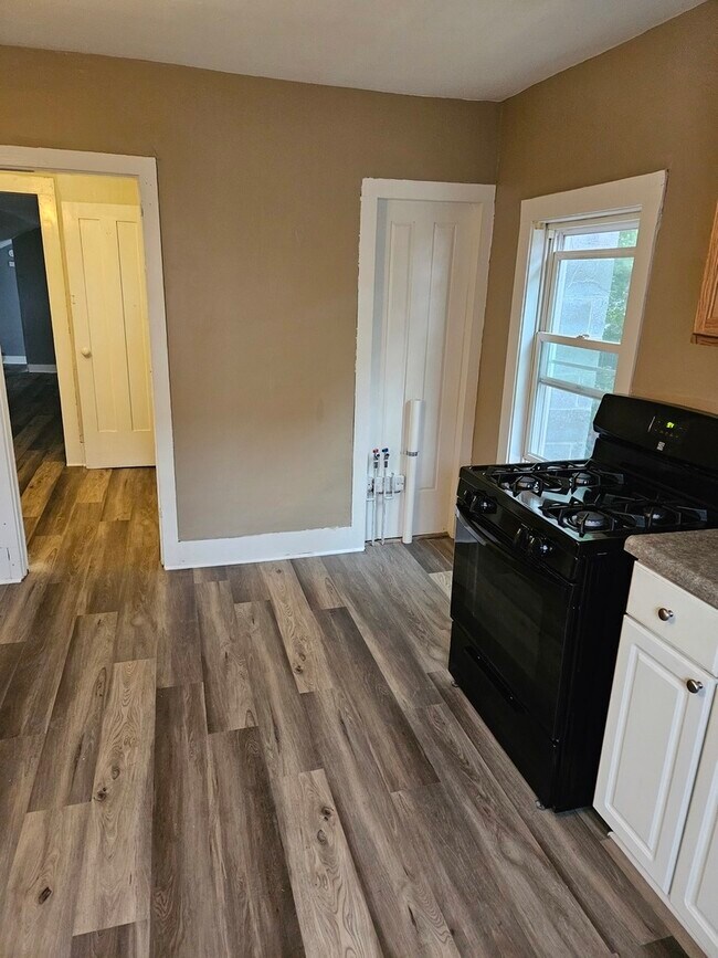 428 W High St Unit B, Sycamore, IL 60178 Condo for Rent in Sycamore