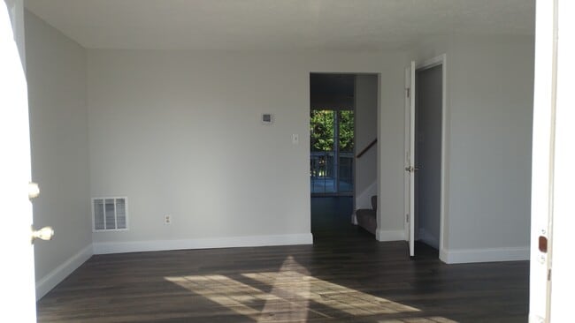 Building Photo - 132 Laurel Valley Ct