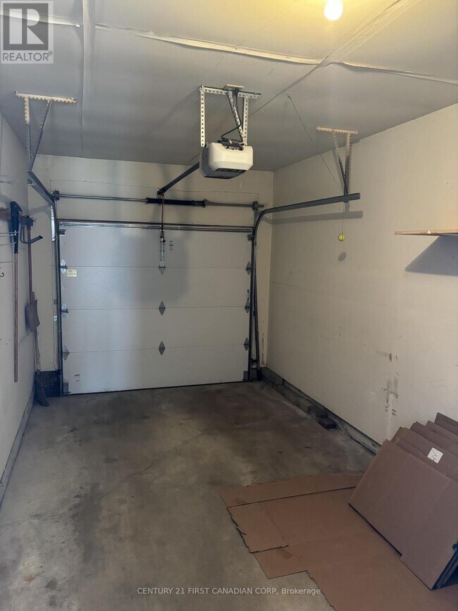 Building Photo - 90 Ontario St S