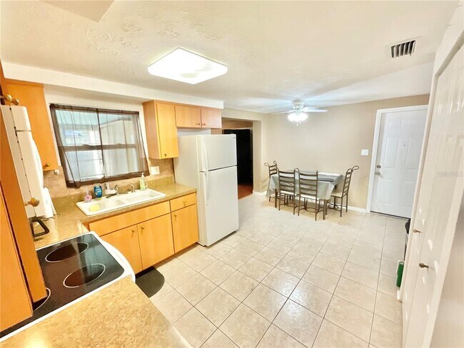 Building Photo - 4750 Gaslight Ave