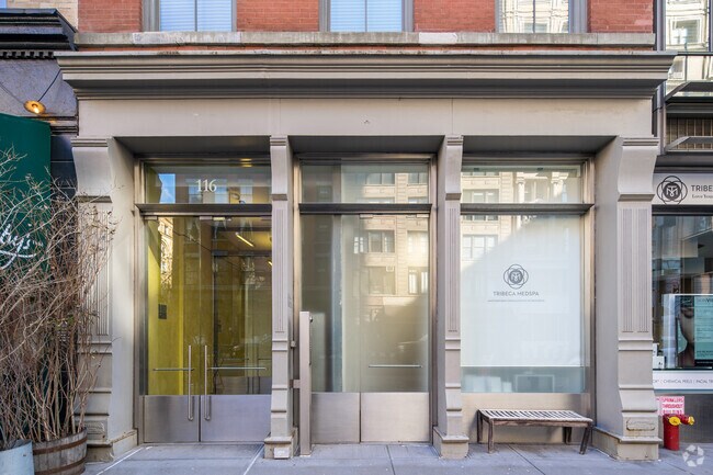 Entrance - 114-116 Hudson St