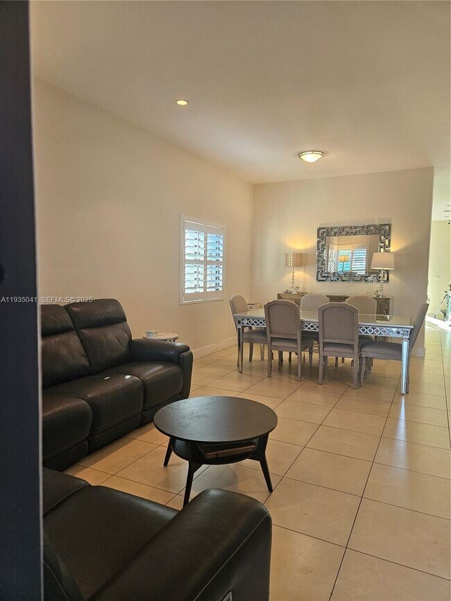 Foto del edificio - 2030 SW 60th Ave